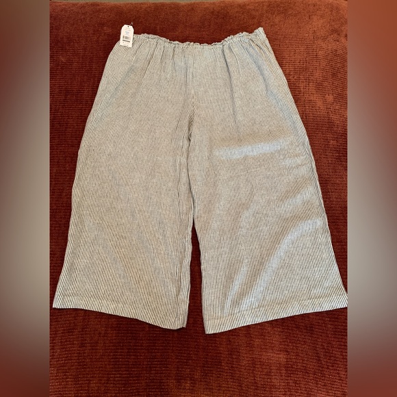 Draw-String Cropped Casual Pants - Picture 3 of 7